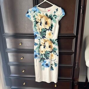 Floral Print Women's Dress. Betsy Johnson scuba dress